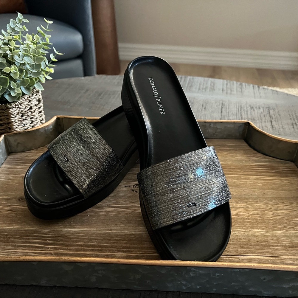 Donald Pliner platform sandal, EUC size 10